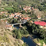 컨트리하우스 Dans Un Village De Caractere Goudet