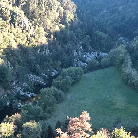 Dans Un Village De Caractere Goudet