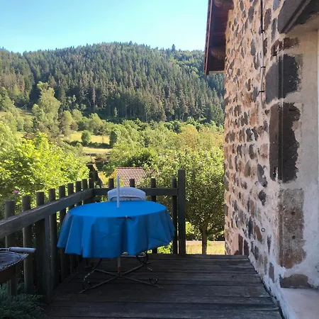 Gospodarstwo wiejskie Dans Un Village De Caractere *