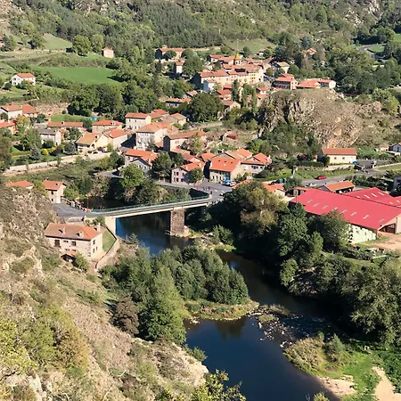 Gospodarstwo wiejskie Dans Un Village De Caractere Goudet