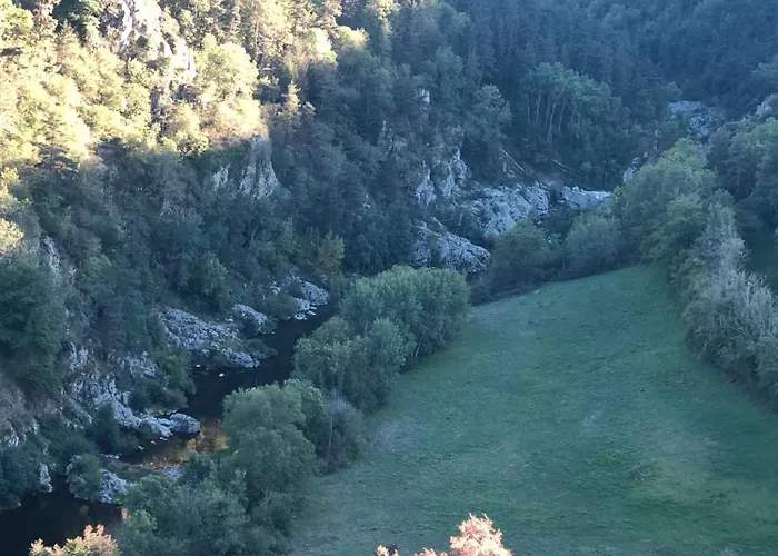 Dans Un Village De Caractere Goudet