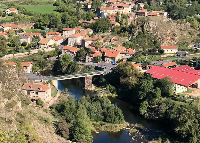 Gospodarstwo wiejskie Dans Un Village De Caractere Goudet
